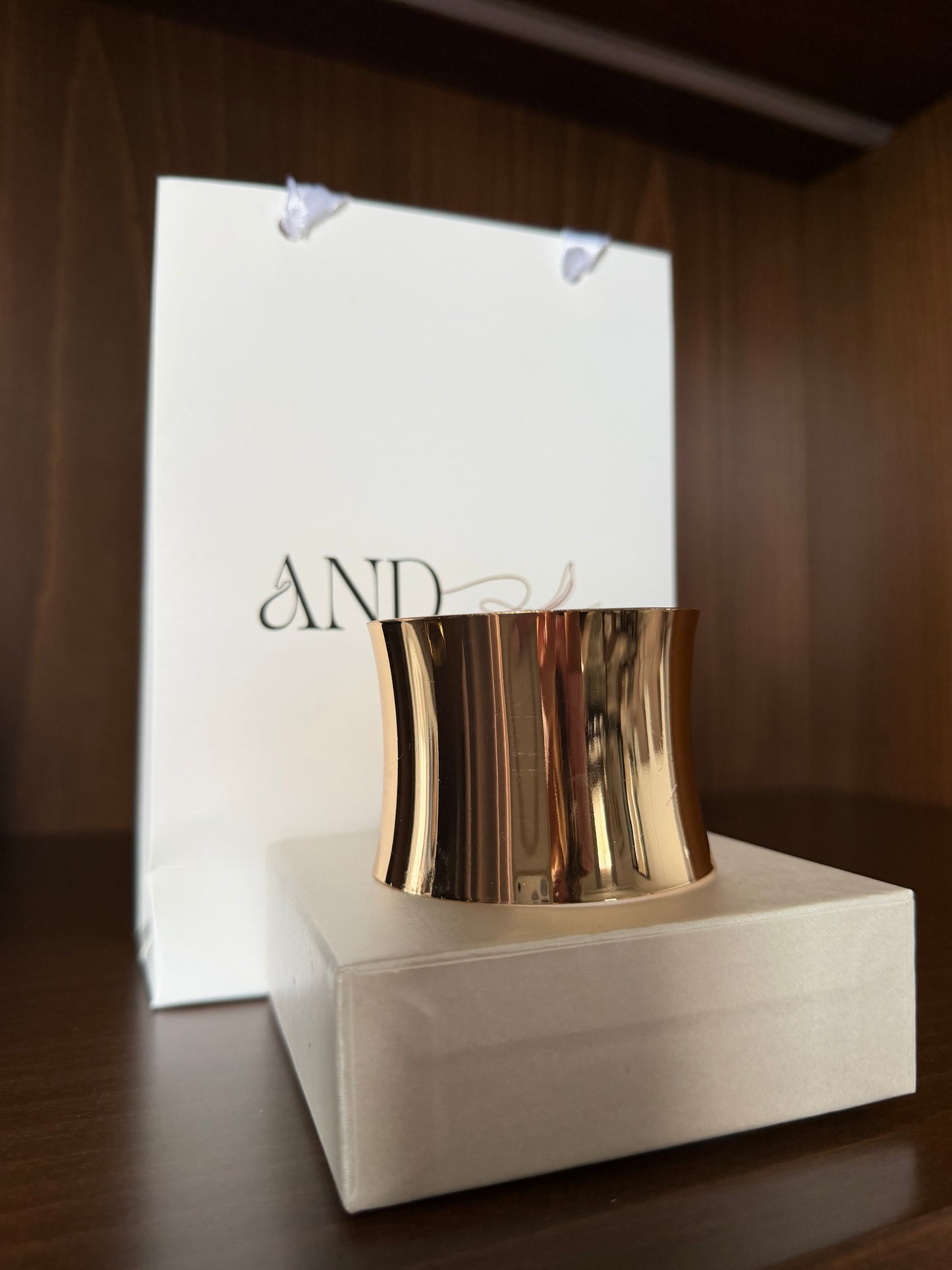 Hand cuff