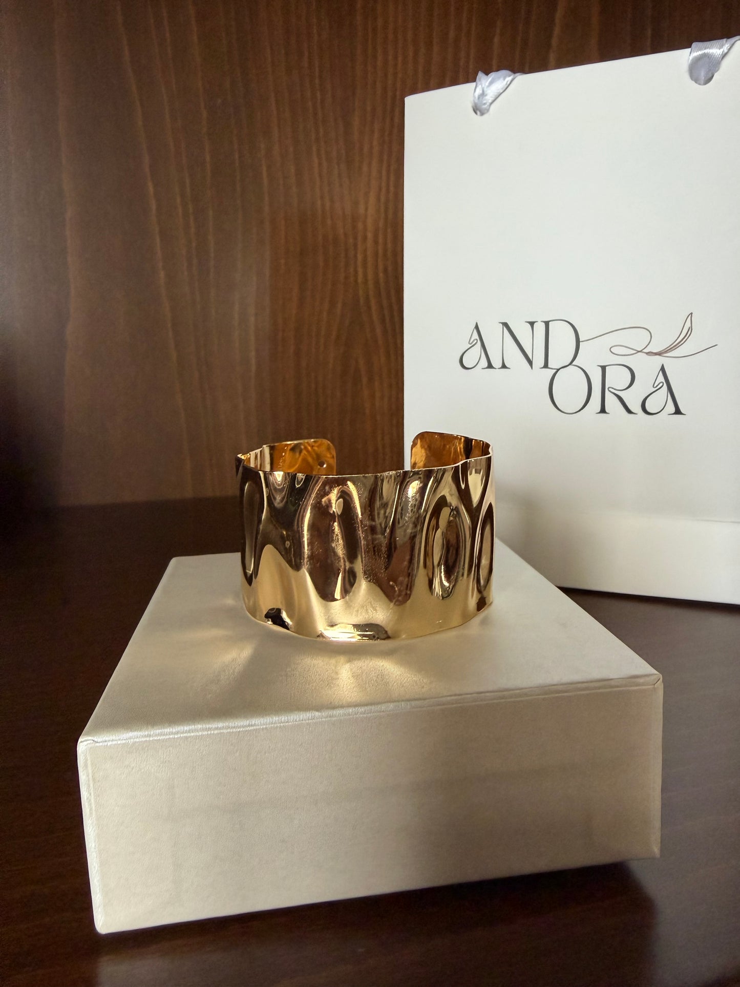 Hand cuff