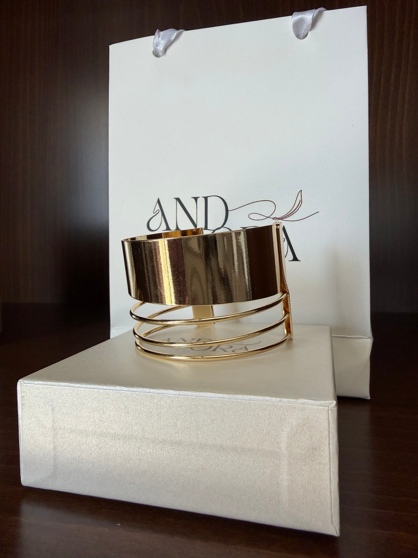 Hand cuff