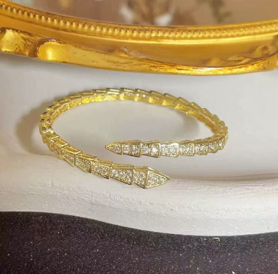 Waterproof - gold plated bracelet.