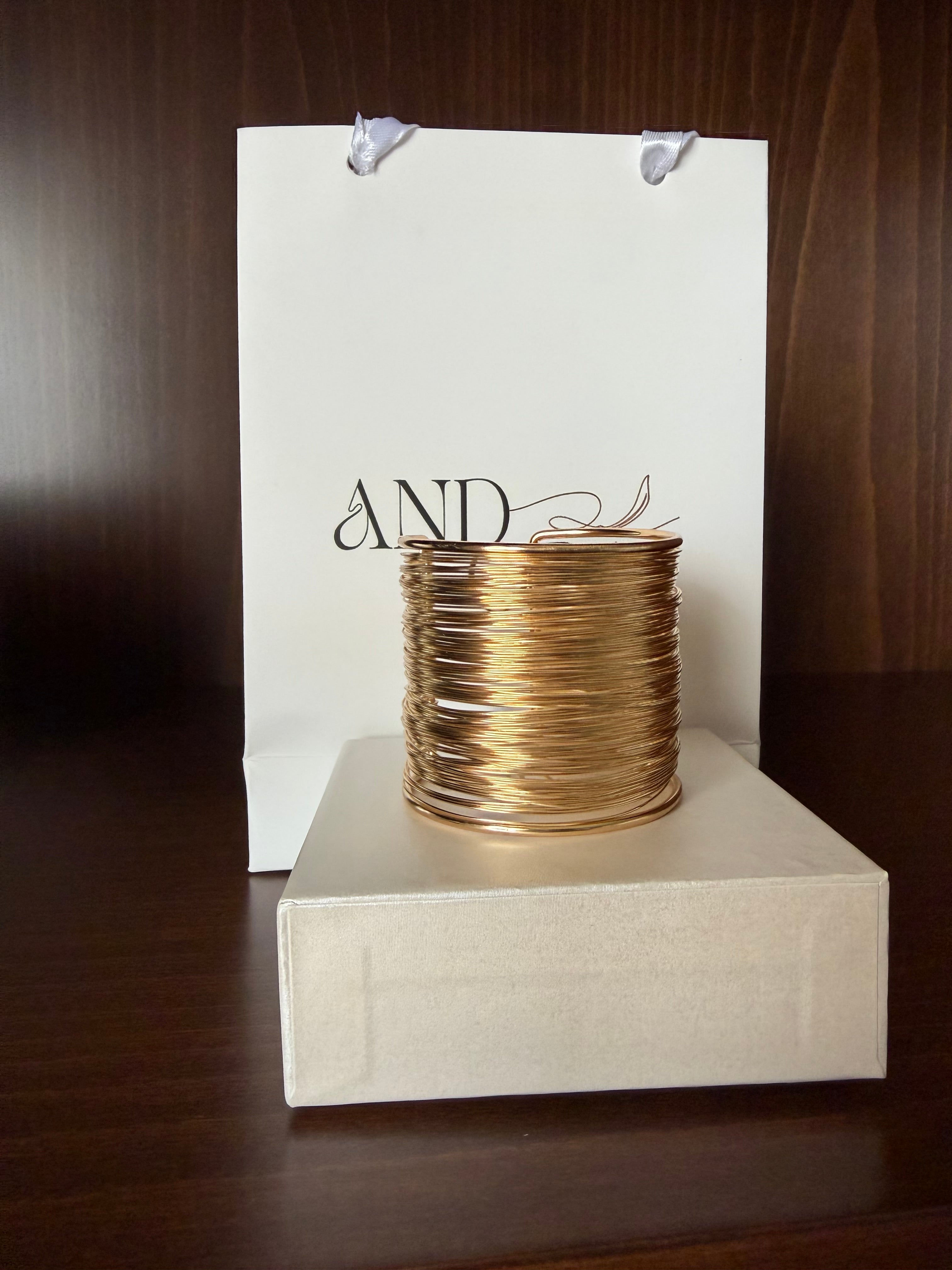 Hand cuff