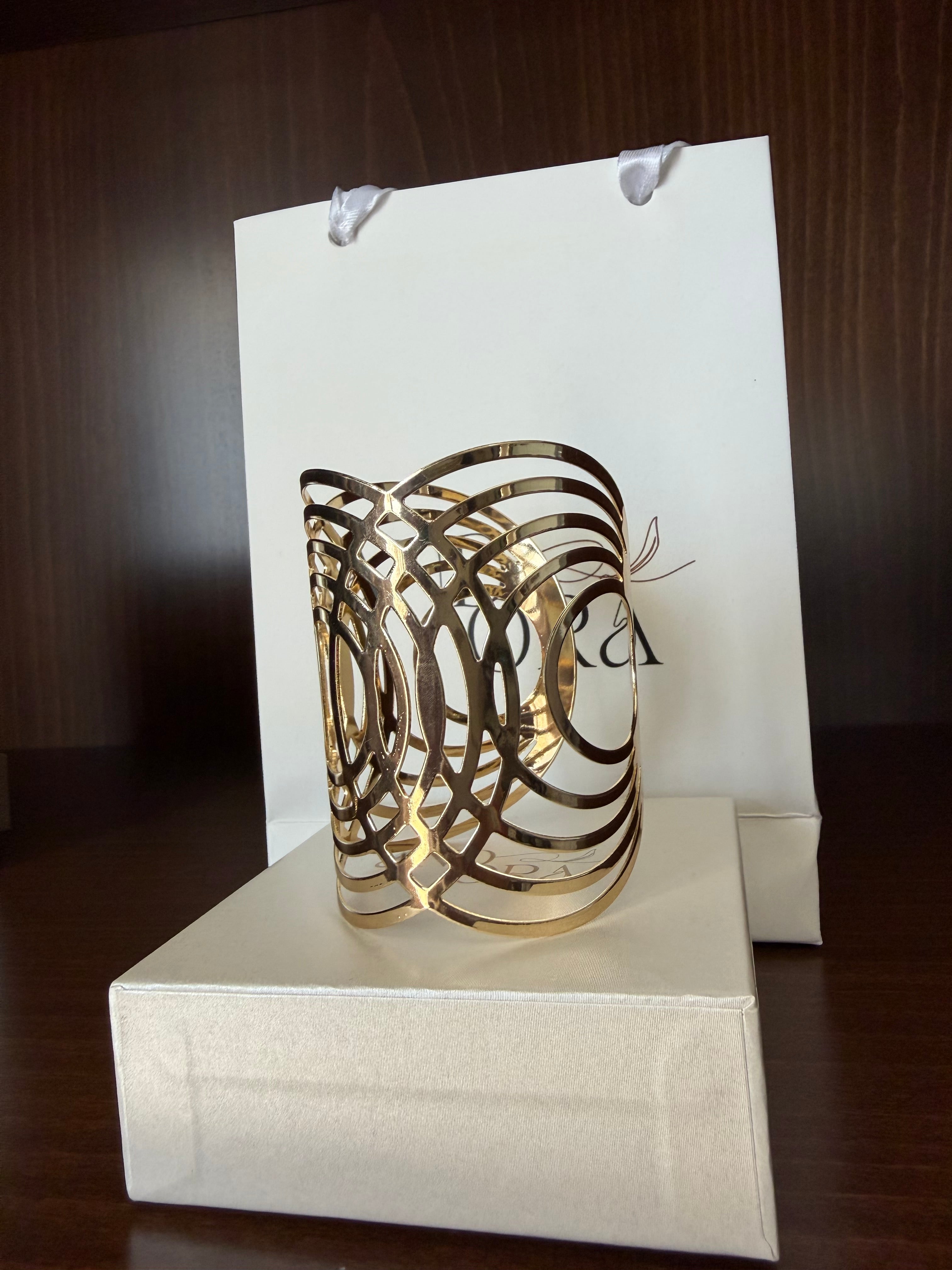 Hand cuff