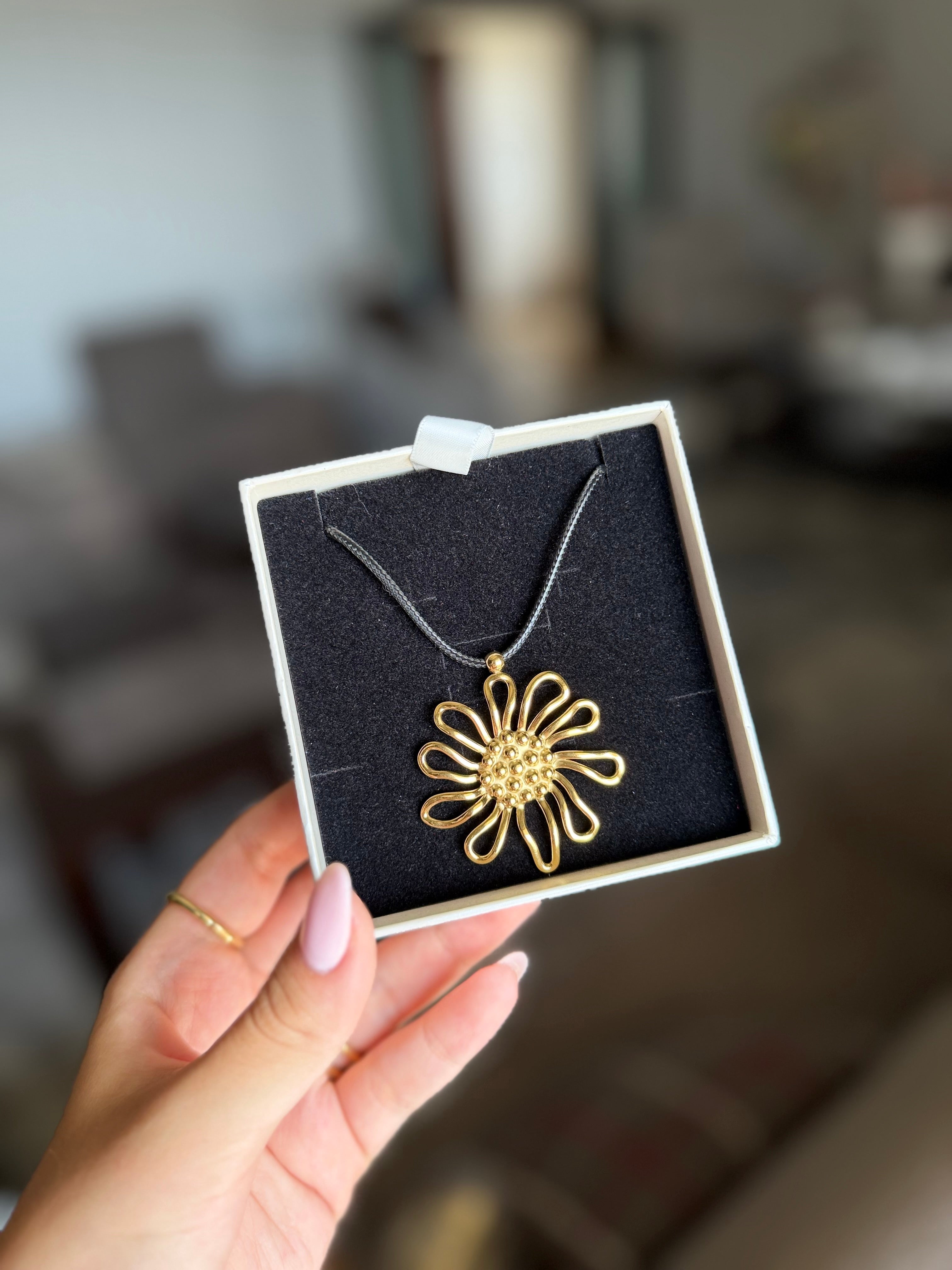 Flower necklace