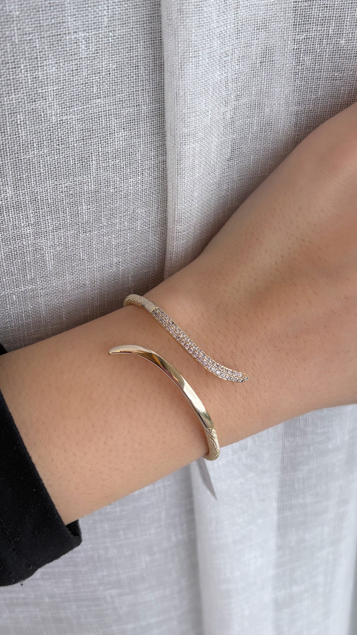 Spiral bangle