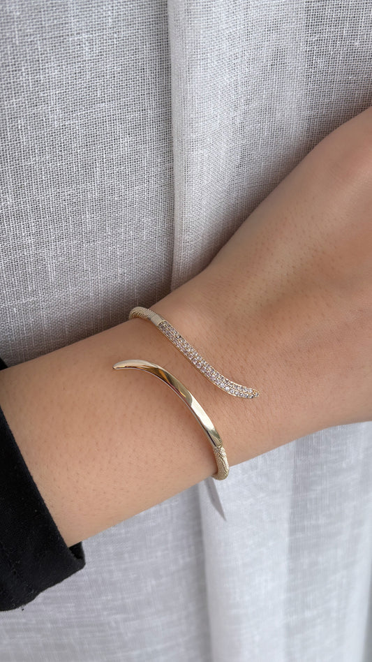 Spiral bangle