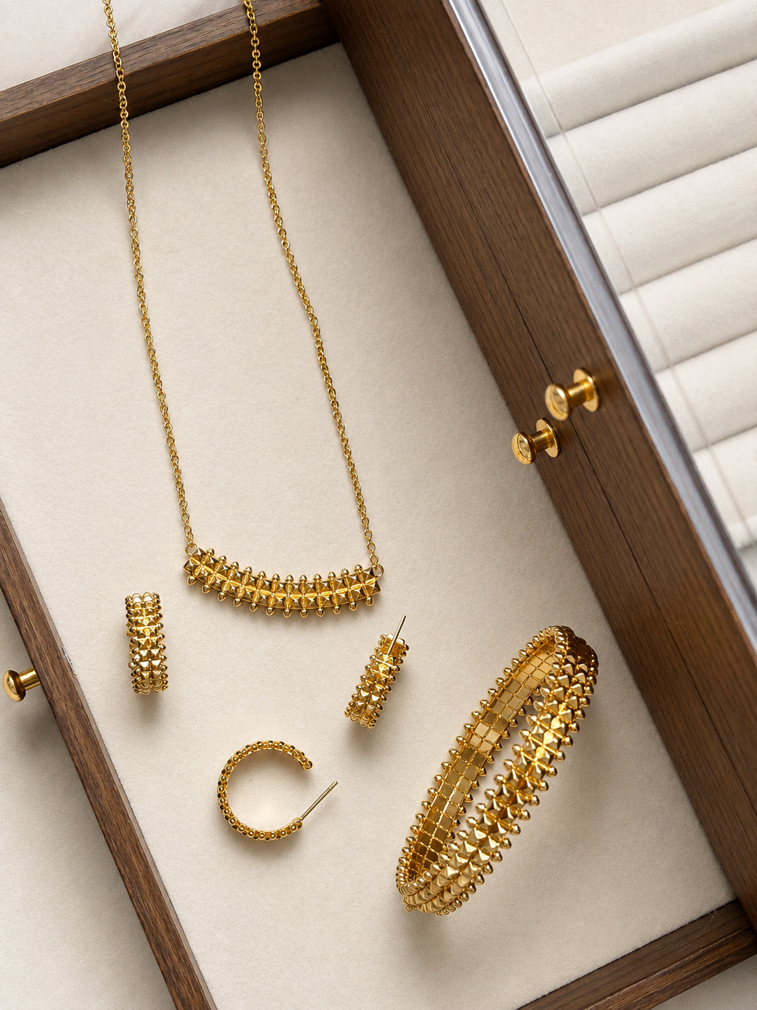 Clash Cartier Set