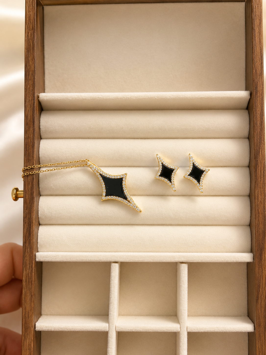 Black star set
