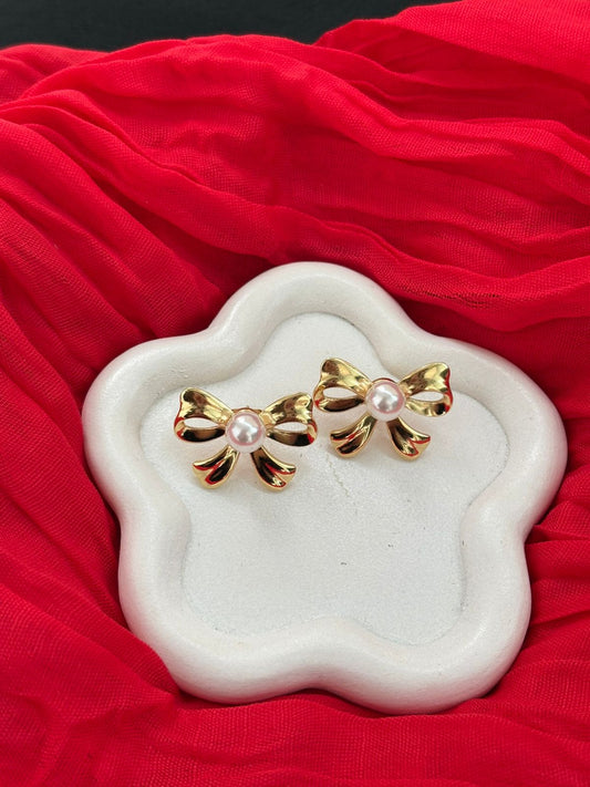 Bow earrings with pearl